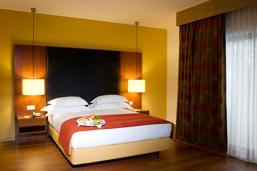 ROOM, DOUBLE BED