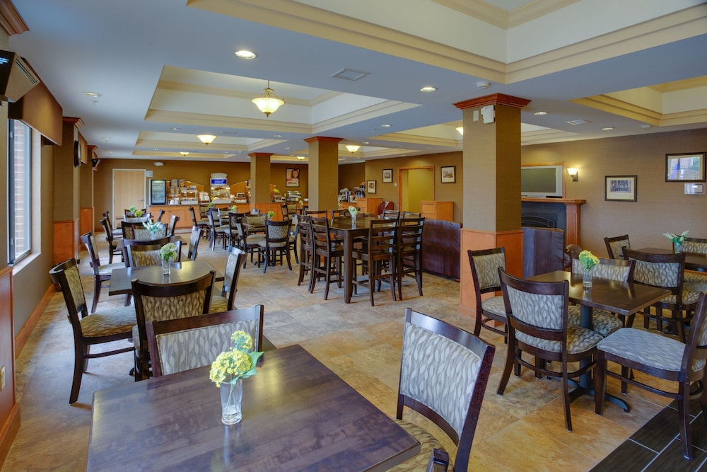 Holiday Inn Express Charles Town 46/62