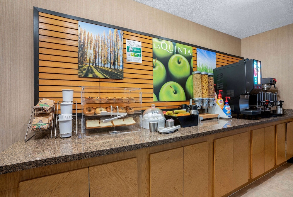 La Quinta Inn & Suites by Wyndham Seattle Sea-Tac Airport 22/48