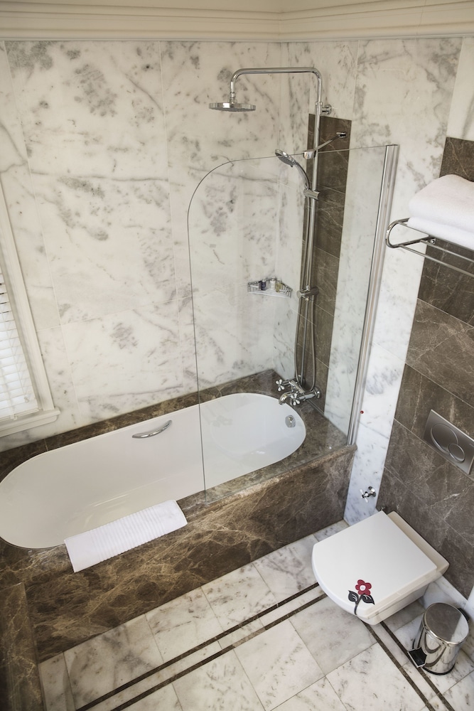 Corinne Hotel 45/50