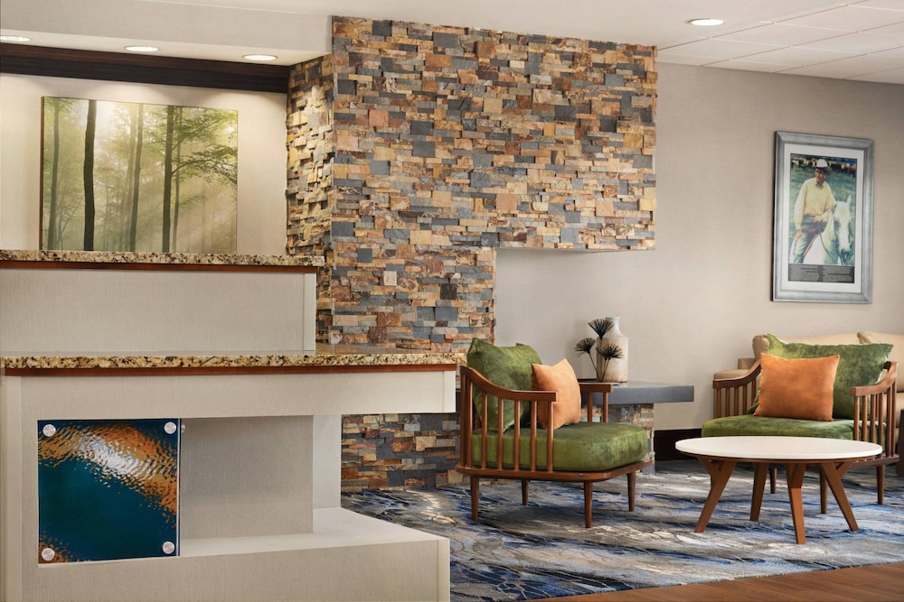 Fairfield Inn And Suites Tupelo 8/44