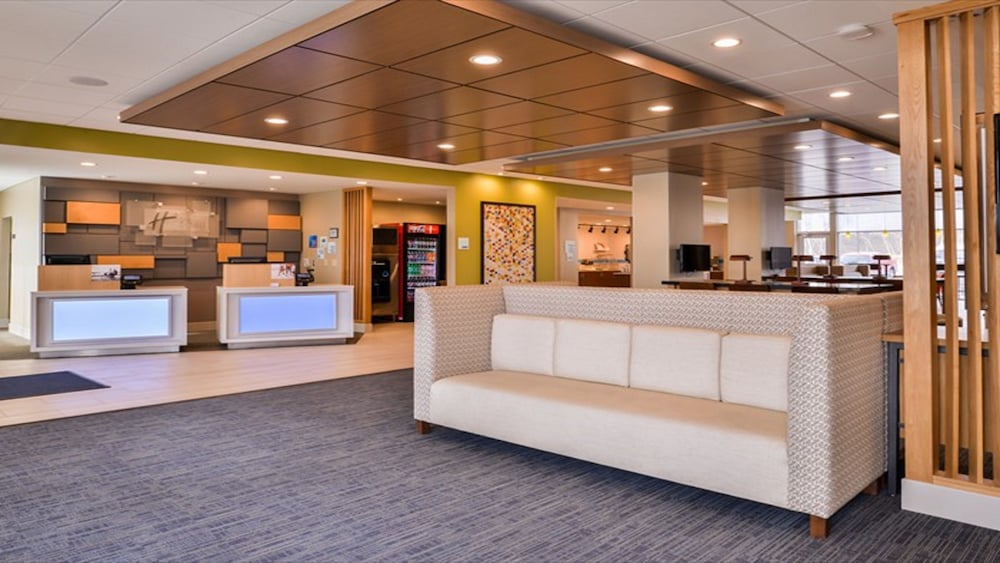 Holiday Inn Express Suites Parkersburg East 11/56