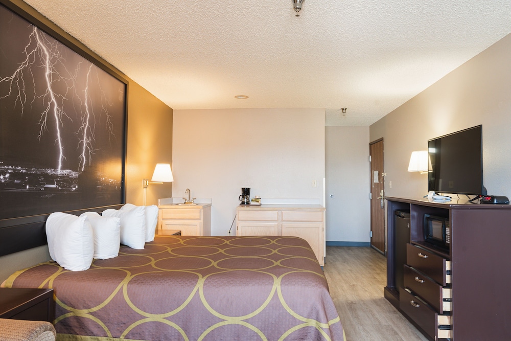 Super 8 By Wyndham Grants 20/32