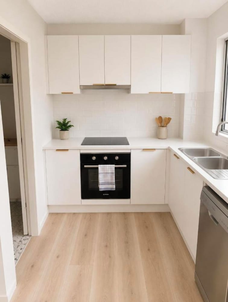 Tradewinds Apartments 8/50