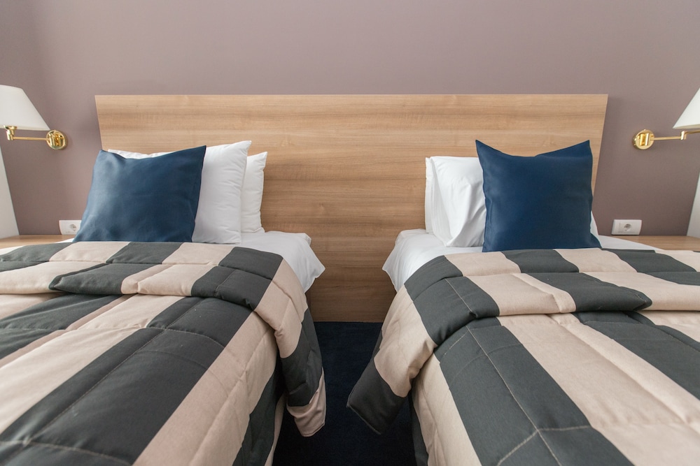 New City Hotel and Restaurant Nis 26/56