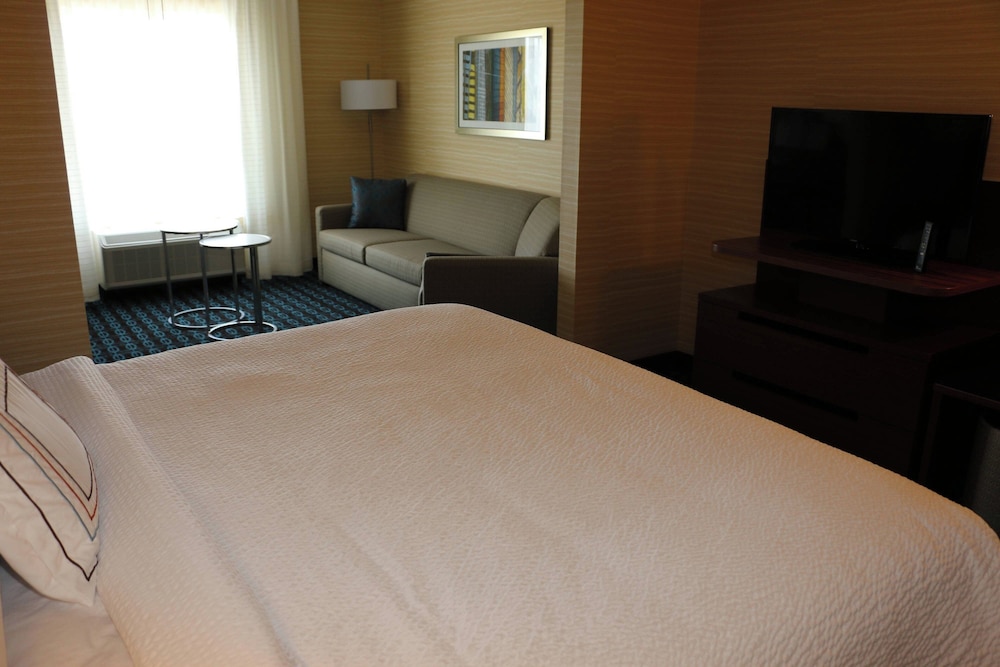 Suite, King Bed, Sofa, Accessible