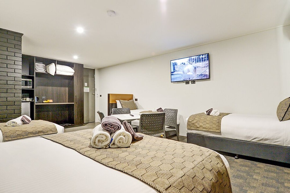 Cbd Motor Inn 10/31