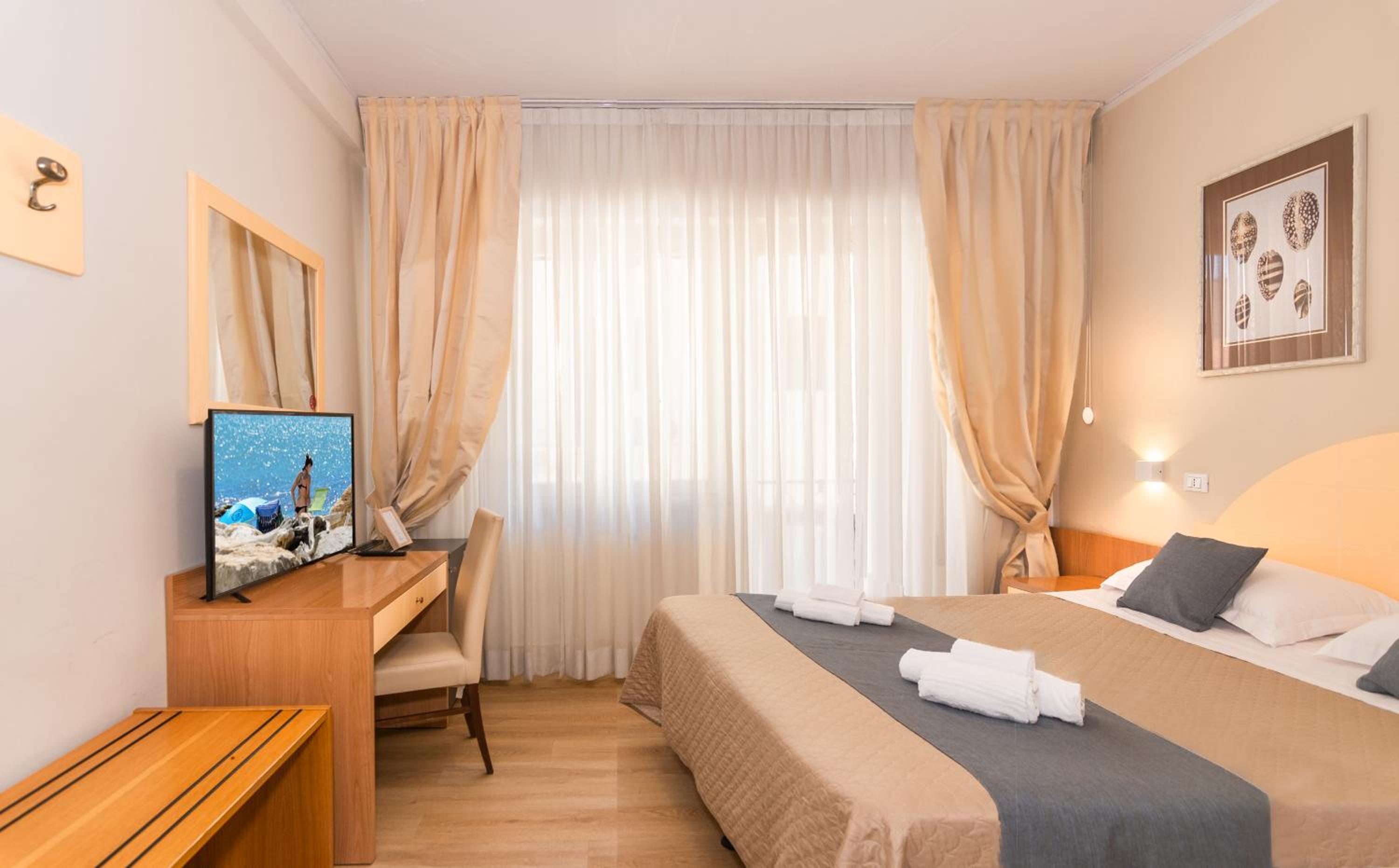 Room, Double Bed, Balcony, Hotel Stella D'italia 6/10