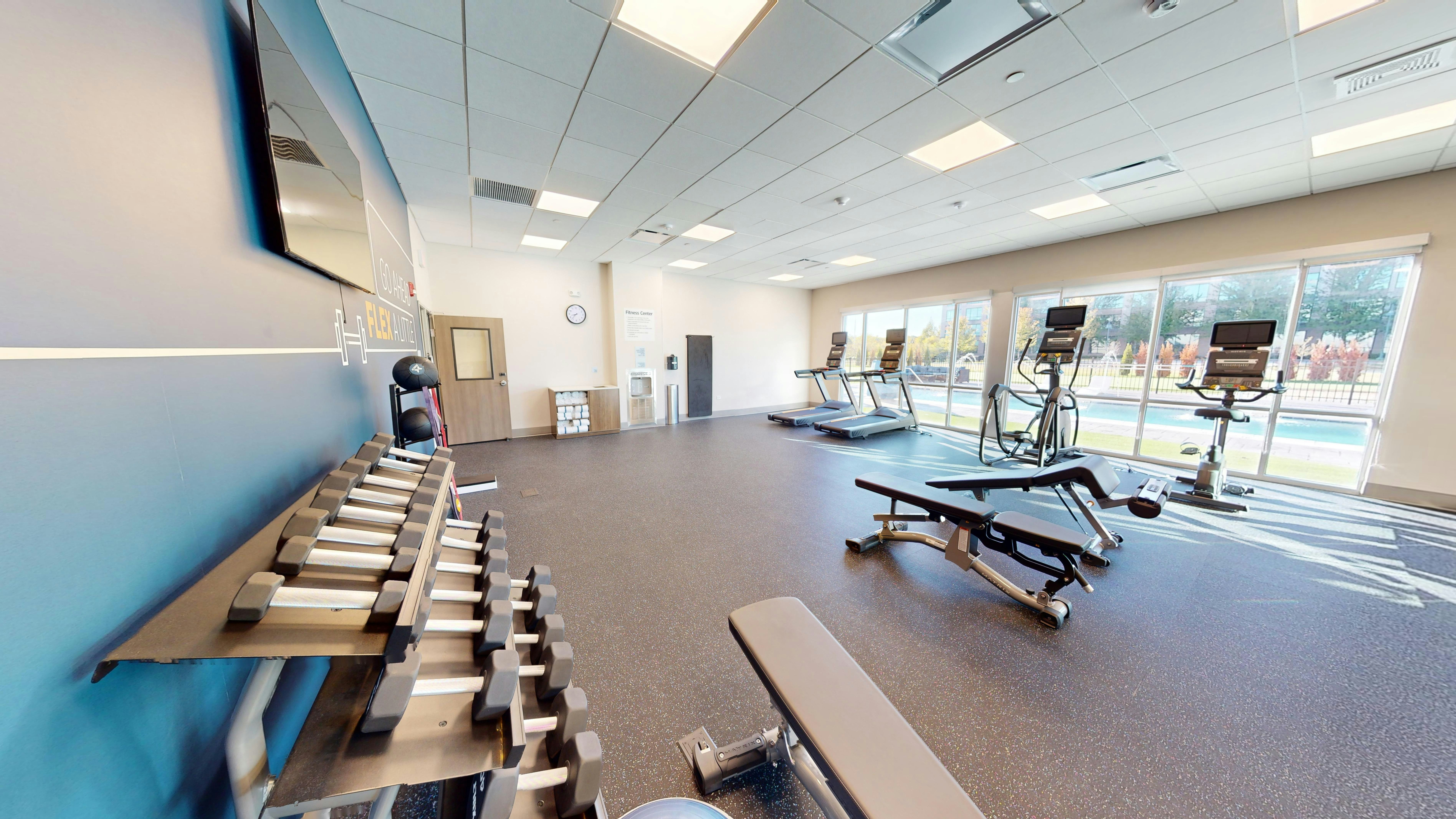 Holiday Inn Express & Suites Chicago Schaumburg, an IHG Hotel 25/50