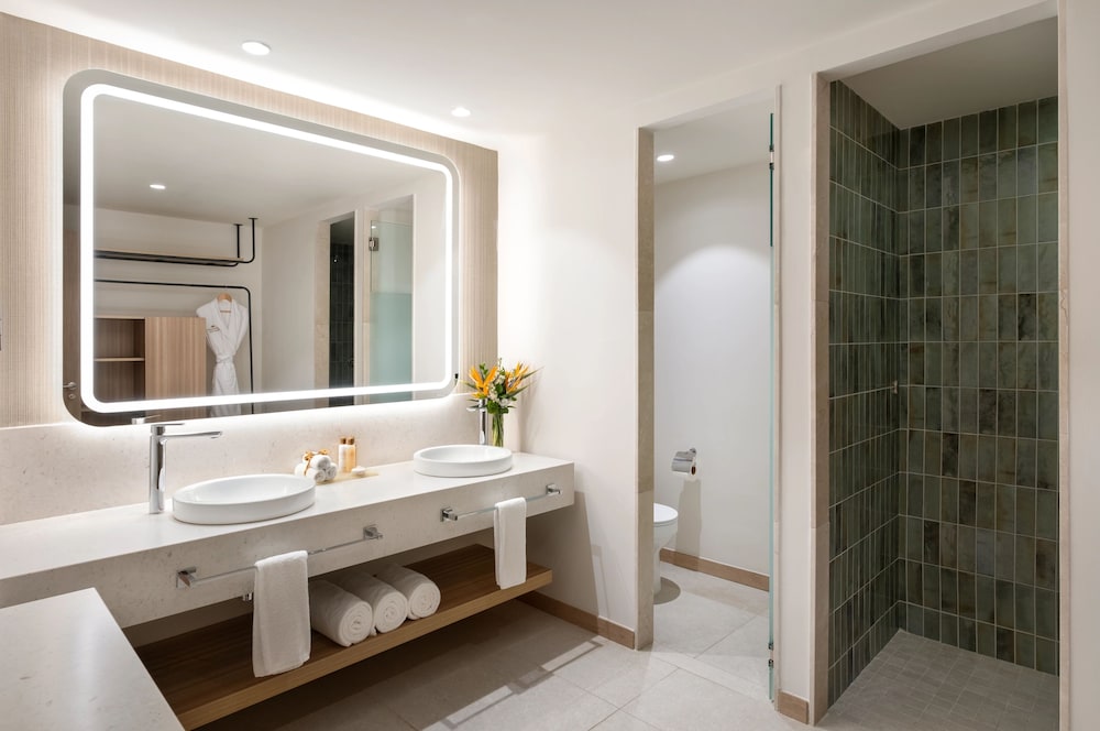Preferred Club, Premium, Suite, King Bed, Garden View, Sofa