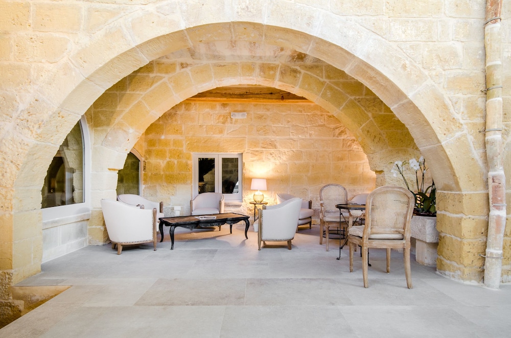 Cesca Boutique Hotel 25/30
