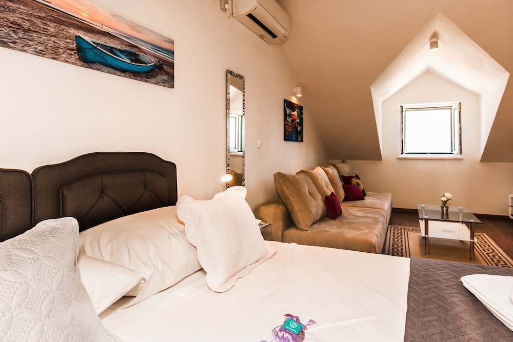 Luxury Seaside Apartments 12/50