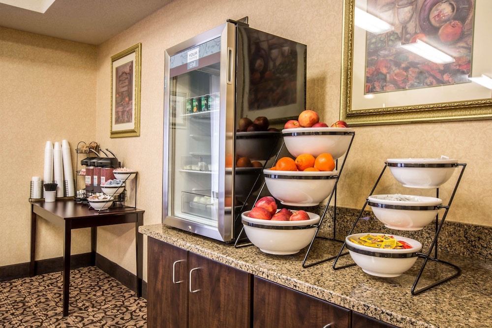 Quality Inn Franklin, NC 27/32
