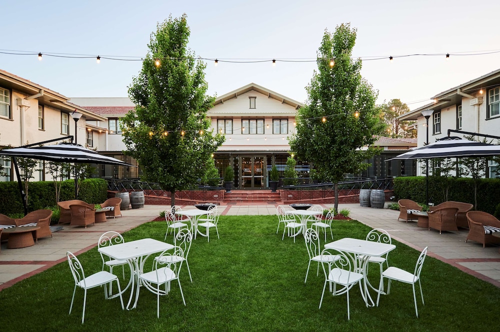 Hotel Kurrajong Canberra 61/67