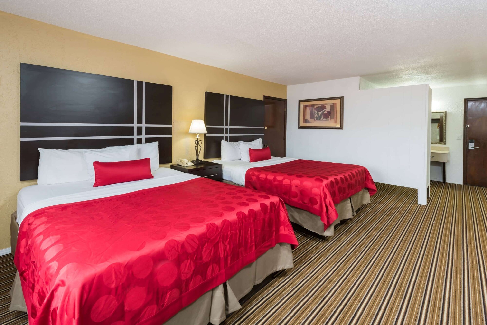 Room, 2 Queen Beds, Pool Access