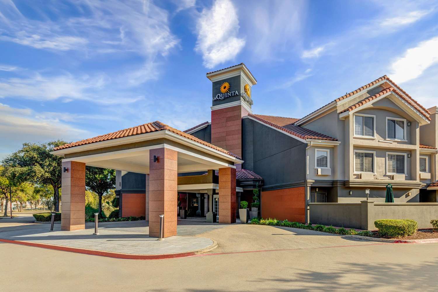 La Quinta Inn & Suites by Wyndham Dallas DFW Airport North 48/55
