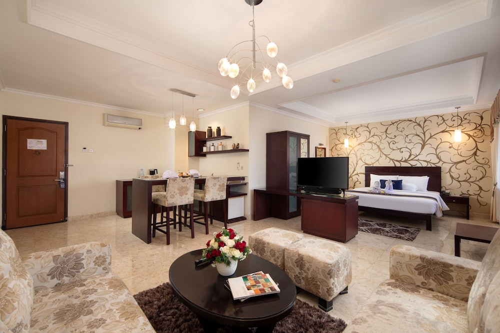 Royal Hotel and Villa Batu 37/61