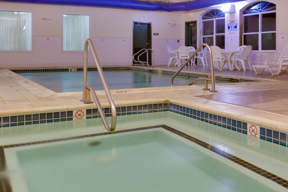 Country Inn & Suites by Radisson, Brockton (Boston), MA 8/27