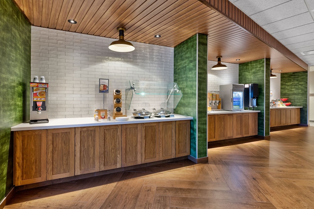 Fairfield Inn & Suites by Marriott Grand Rapids North 5/33