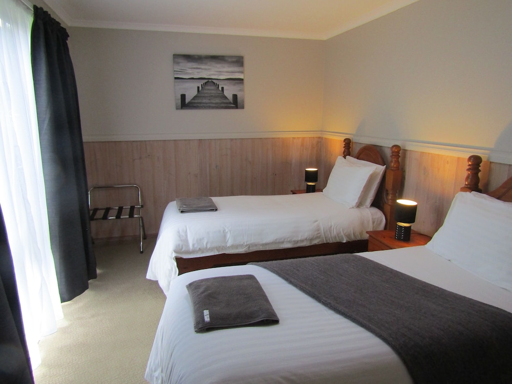THE CRAYS ACCOMMODATION 6/46