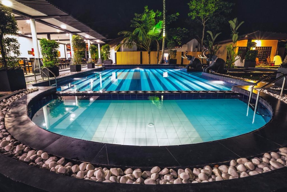 Flower Garden Hotel 33/47
