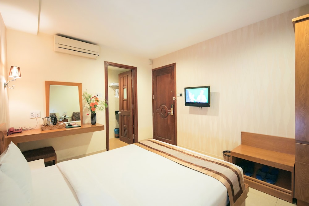 Valentine Hotel 23/50