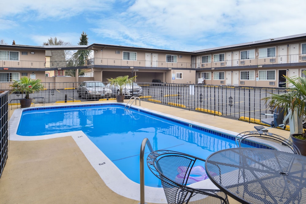 University Inn Suites 9/50