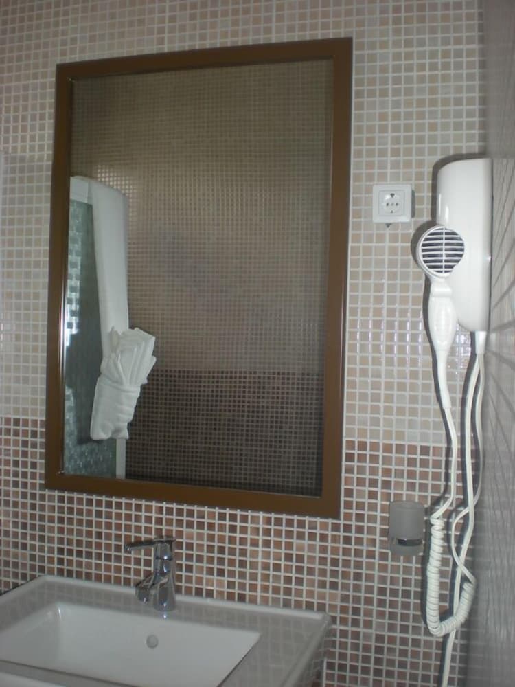Sheva Hotel 24/28