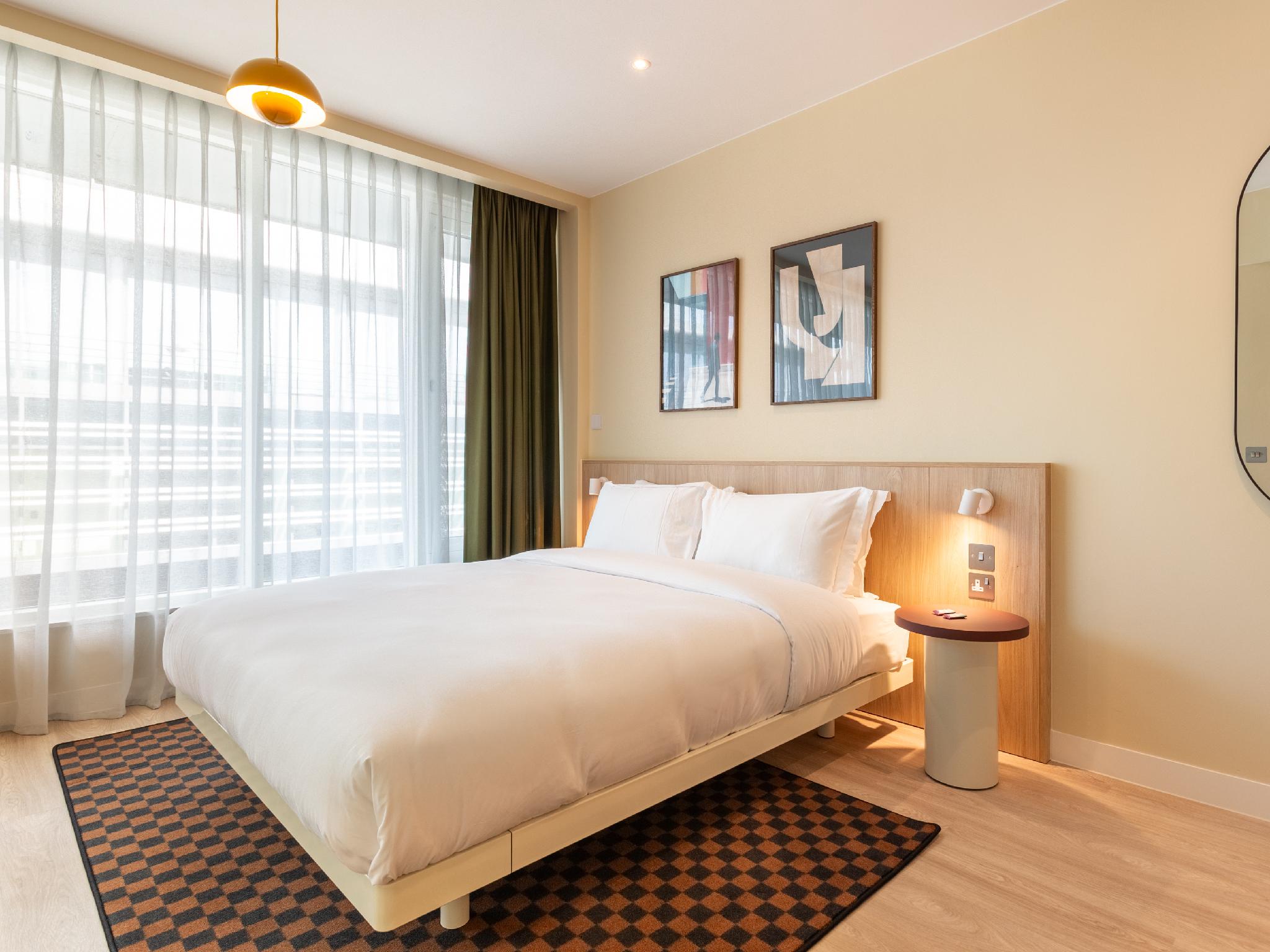 SUPERIOR, DOUBLE BED