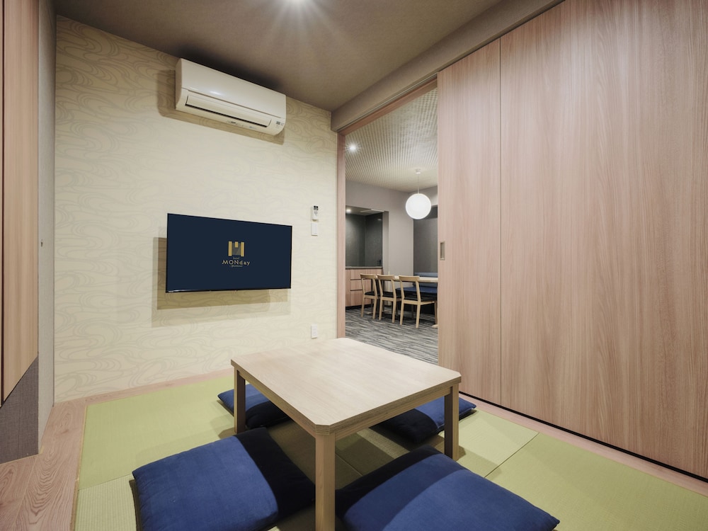 MONday Apart Premium Akihabara 40/50