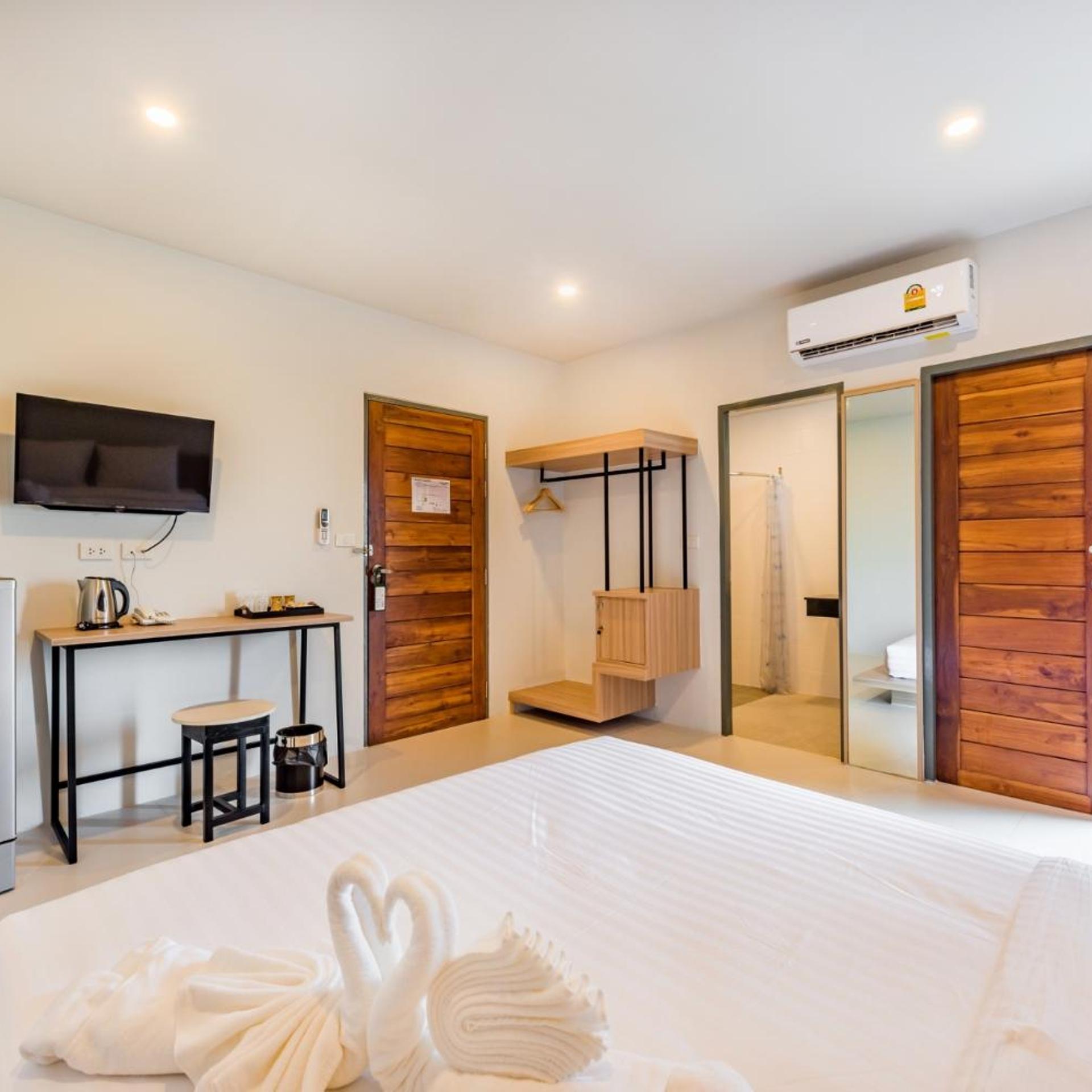 Phuket Marine Poshtel 10/100