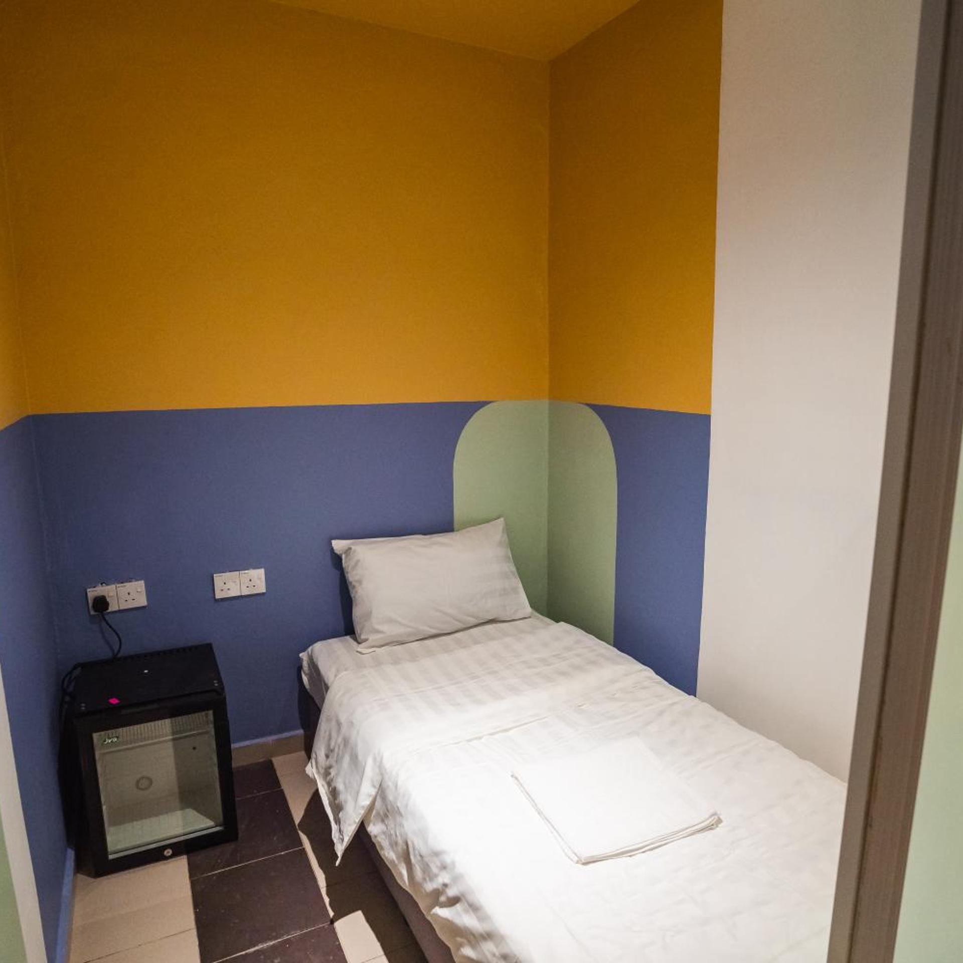 OYO 90028 Ragula Hotel 25/45