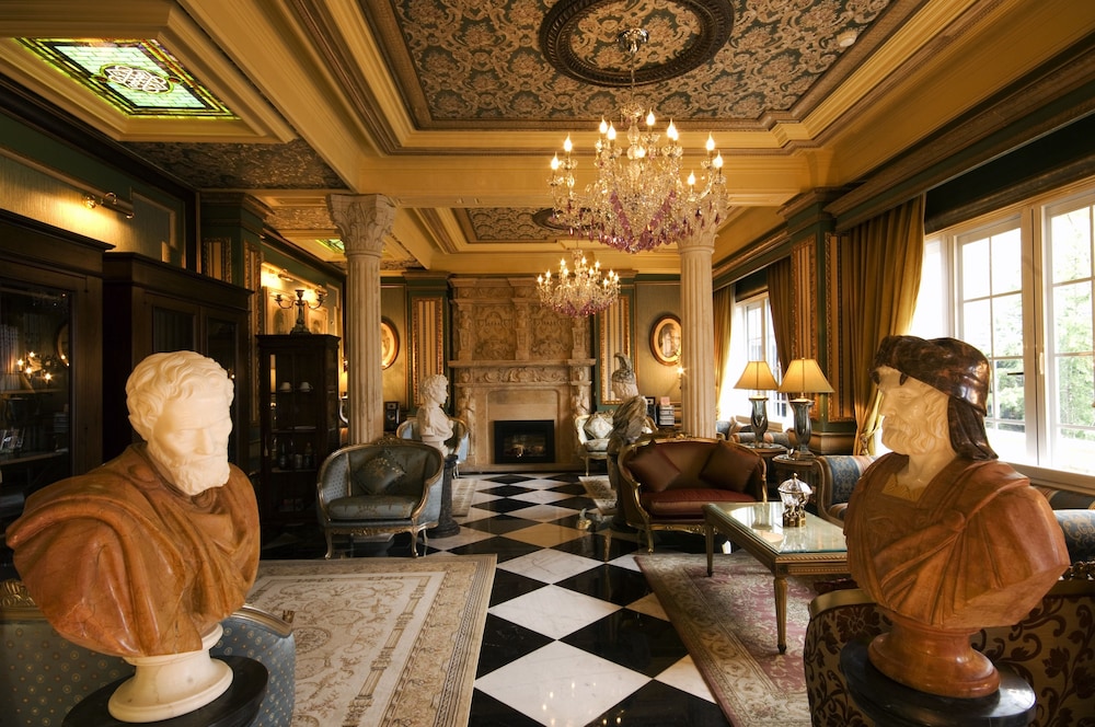 The Old England Manor 32/61