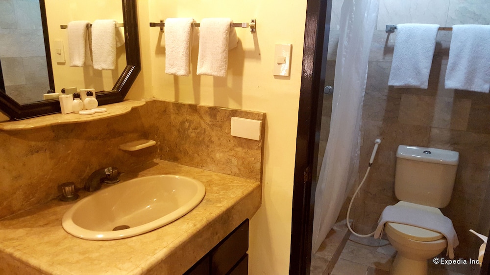 Lourdes Family Suites Makati powered by Cocotel 34/41