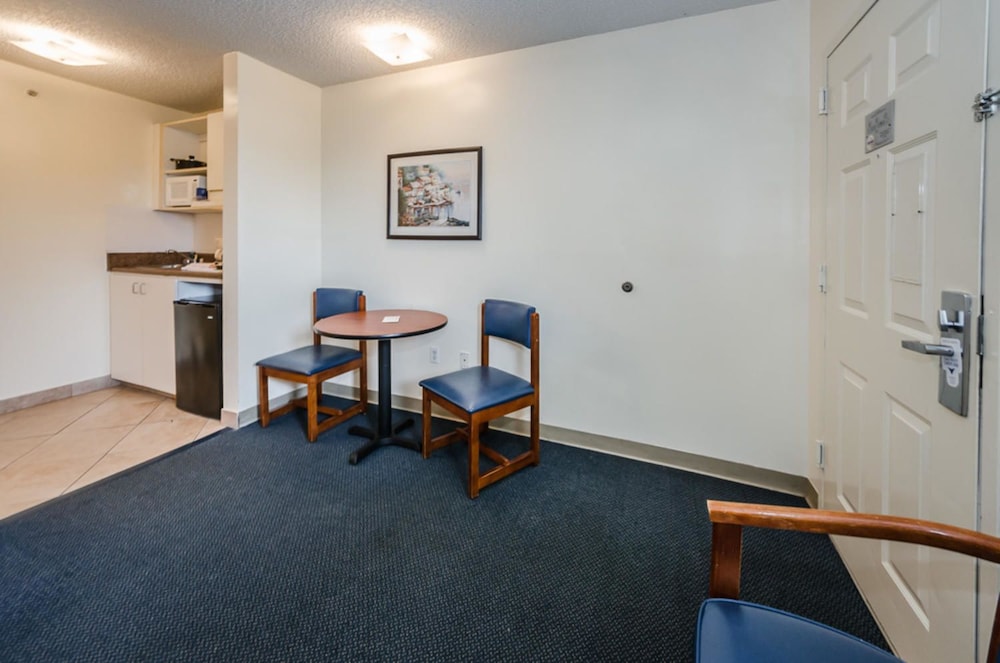 Suburban Extended Stay Clearwater 26/33