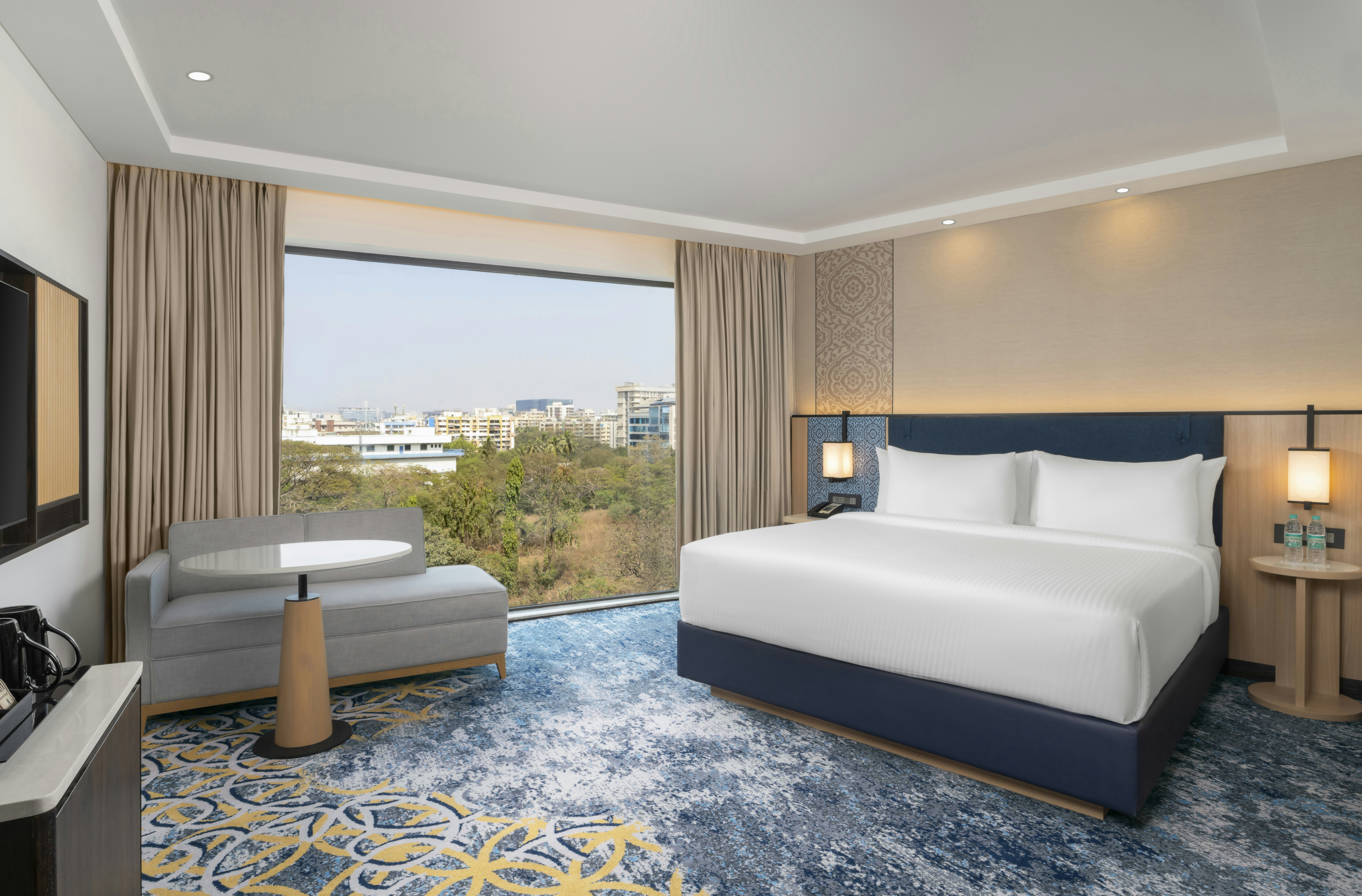 DELUXE, KING BED, CITY VIEW