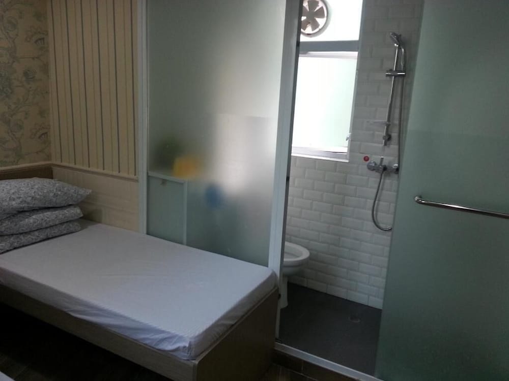 K & B Hostel 40/64