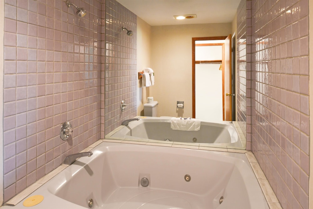 Americas Best Value Inn-Plattsburgh 18/40