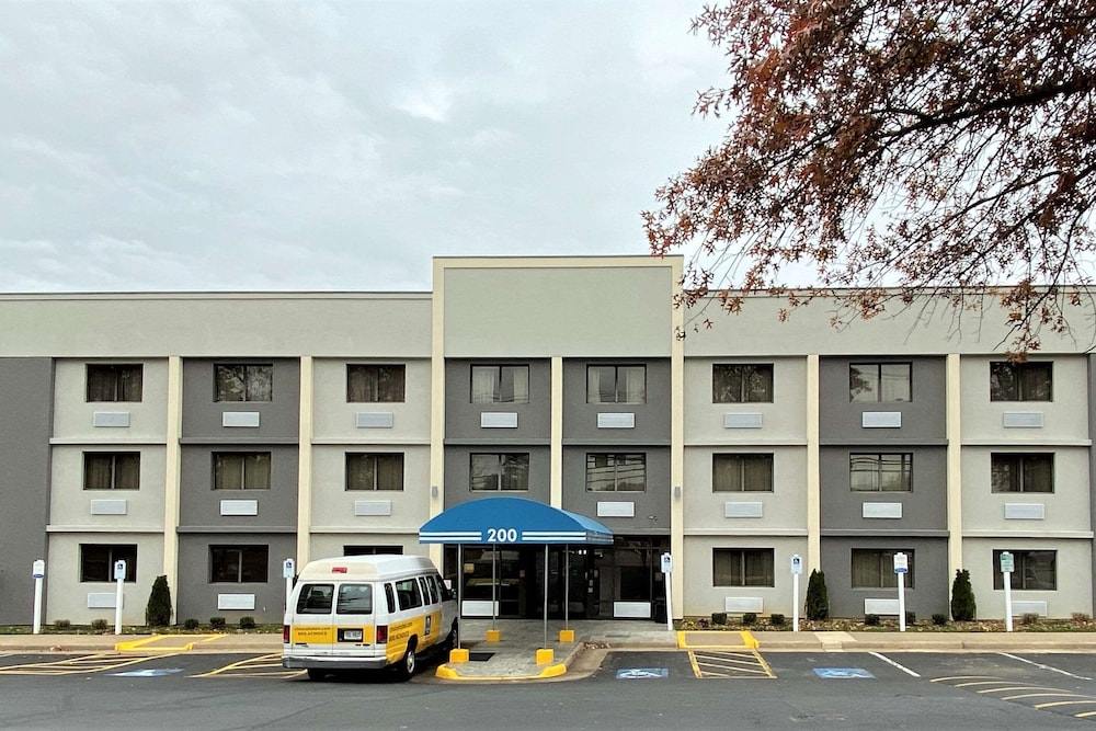 Comfort Inn Herndon Reston 3/32