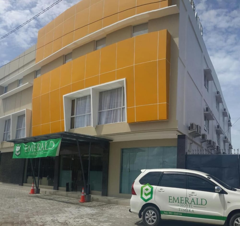 Emerald Hotel 47/59