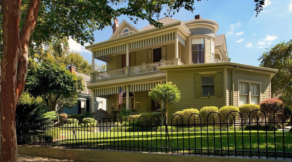 Devereaux Shields House 6/62