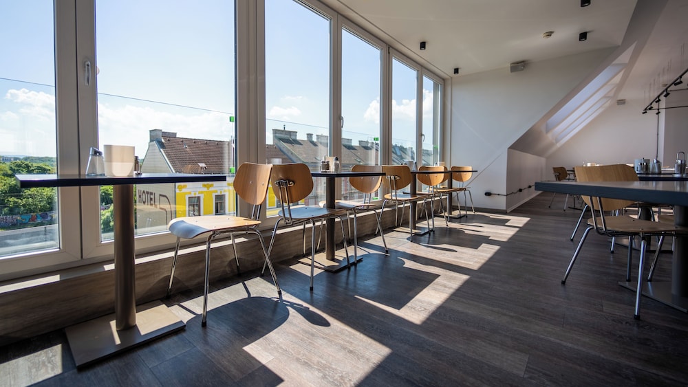 Smart Hotel Schonbrunn 43/63