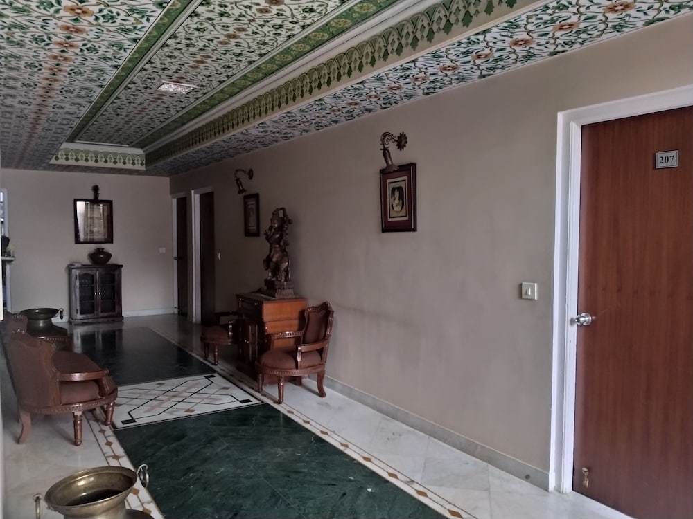 Anuraag Villa 8/65