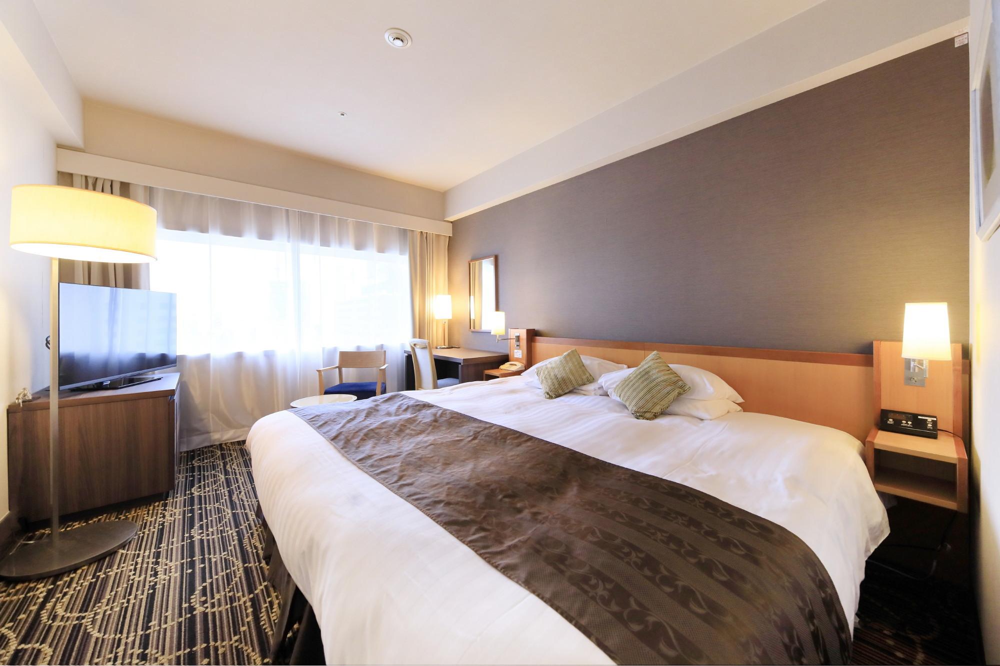 Hollywood, Twin Beds, Tokyo Sky Tree View