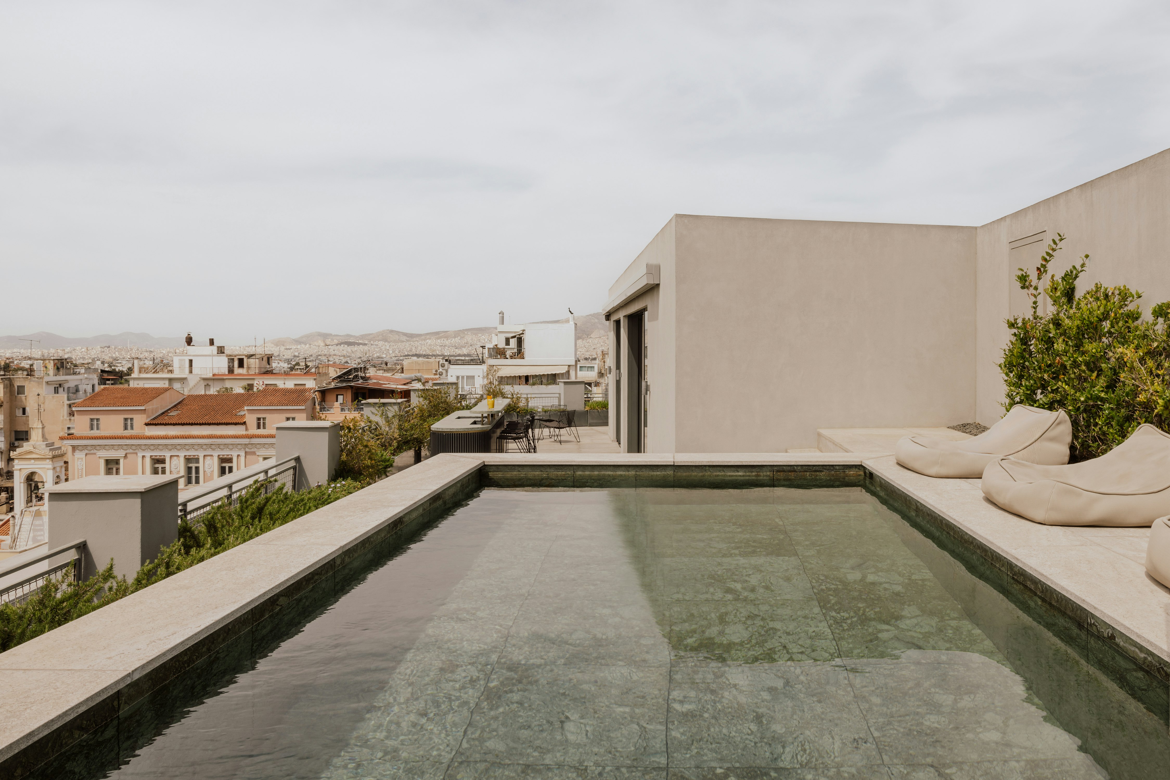 Perianth Hotel 60/61