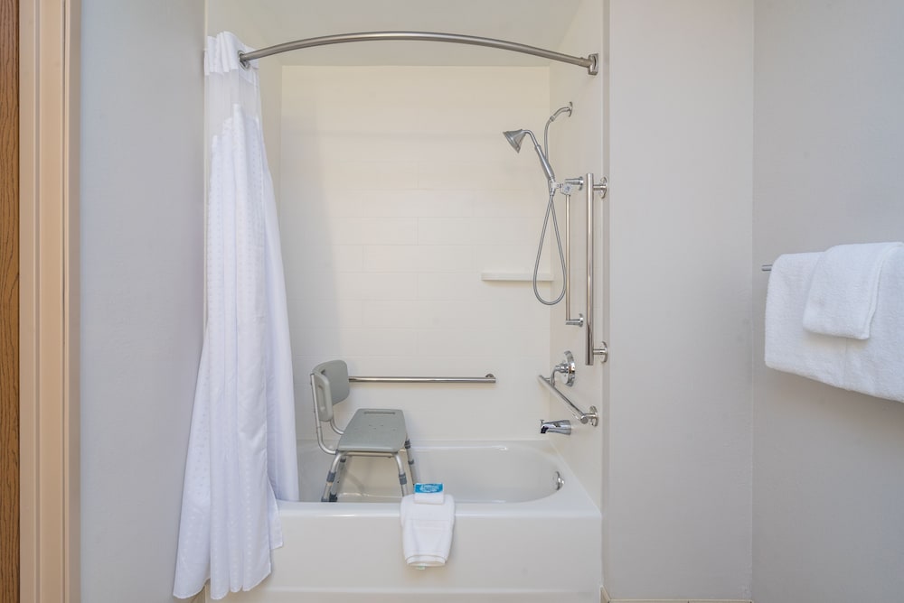 Holiday Inn Express Howe (Sturgis, Mi) 24/49