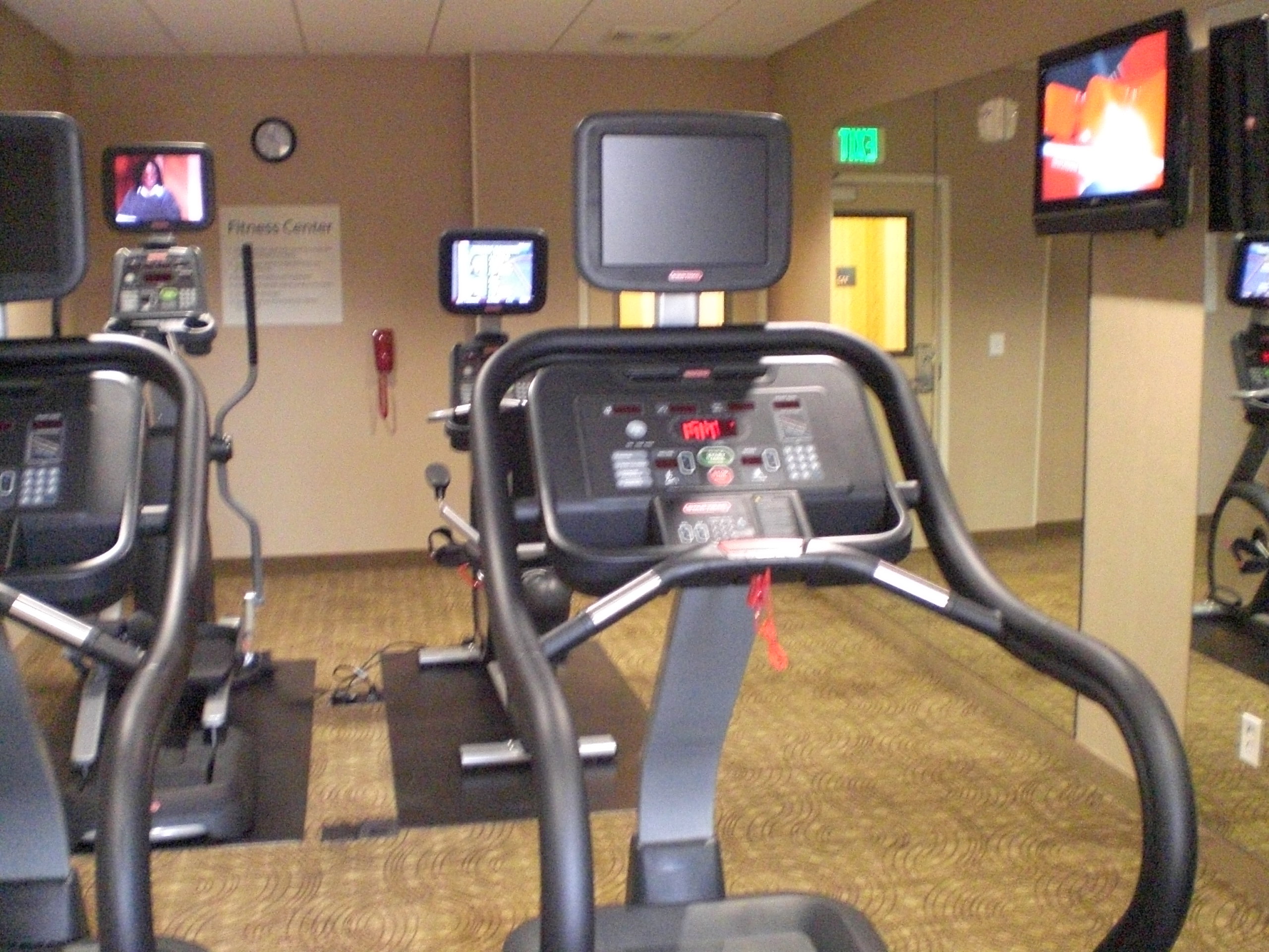Holiday Inn Express Hotel Clovis Fresno 38/76