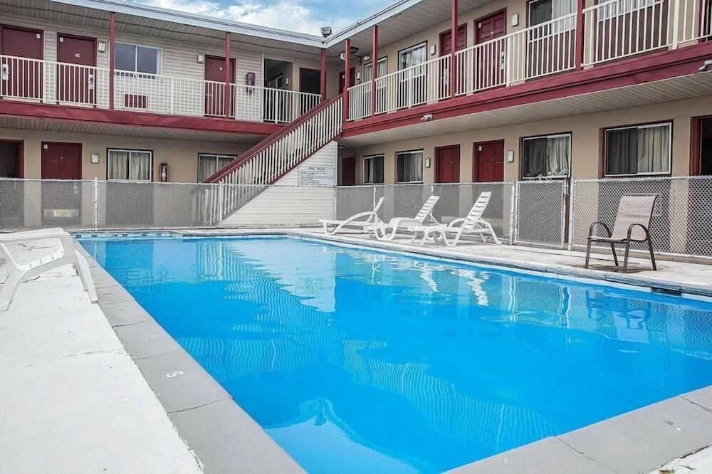 Flamingo Inn 4/16