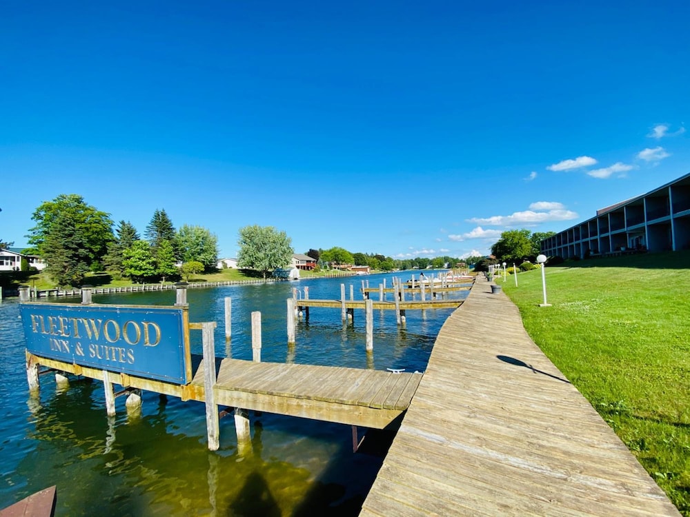 Fleetwood Inn Suites 42/51