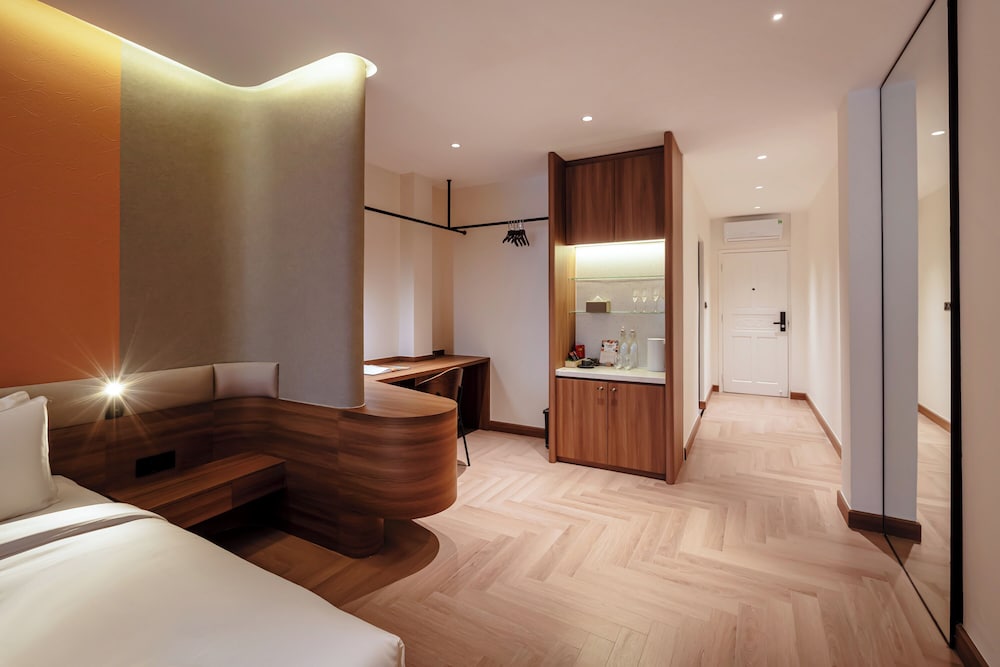 Metrolux City Contemporary Hotel 26/50